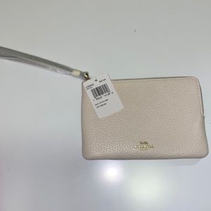 Coach NWT white wristlet wallet never used